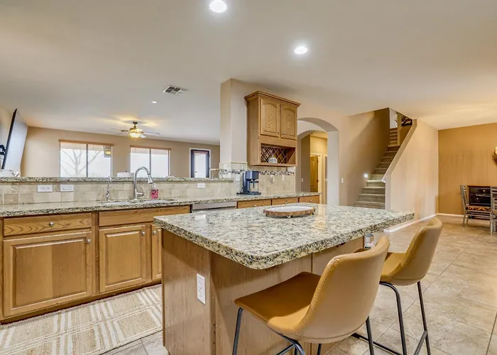 5 Mi To San Tan Mtn: San Tan Valley Group Getaway! Holiday home *