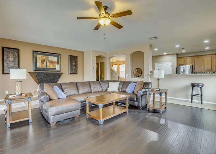 5 Mi To San Tan Mtn: San Tan Valley Group Getaway! Holiday home *