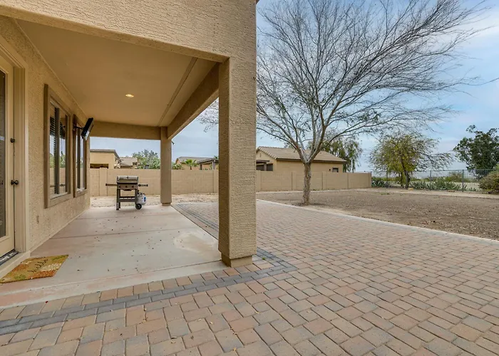 5 Mi To San Tan Mtn: San Tan Valley Group Getaway! Holiday home